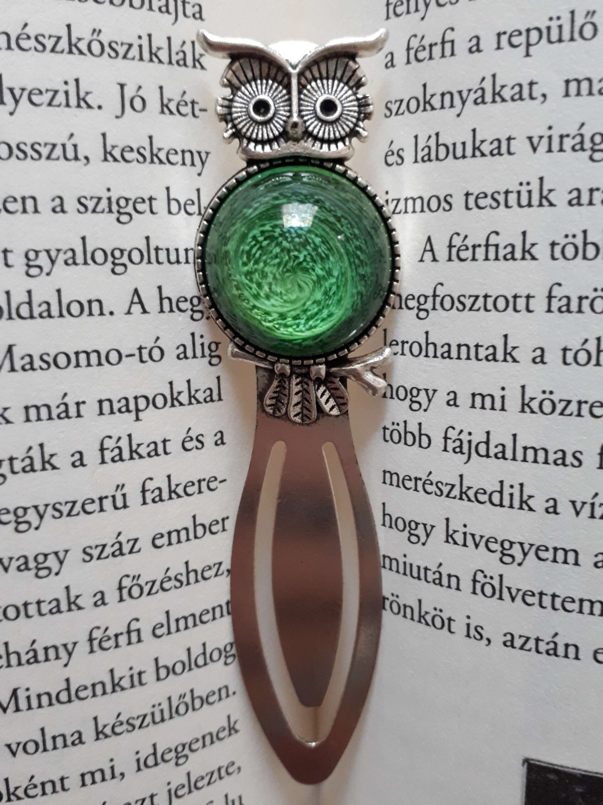 Baglyos könyvjelző zöld színben ezüst színű alapon