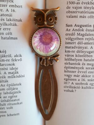 Baglyos könyvjelző lila színű virággal, bronz színű alapon