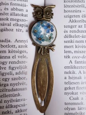 Baglyos könyvjelző nefelejcs virágokkal, bronz színű alapon