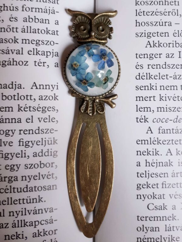 Baglyos könyvjelző nefelejcs virágokkal, bronz színű alapon